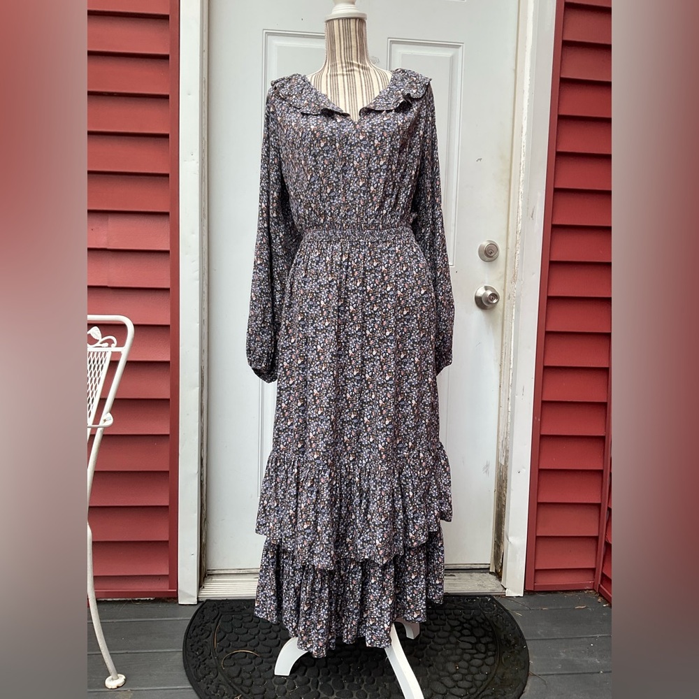 Universal threads blue floral long sleeve tiered maxi dress xs